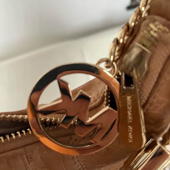 Mickael Kors crossbody tan leather and gold bag - Picture 14 of 16